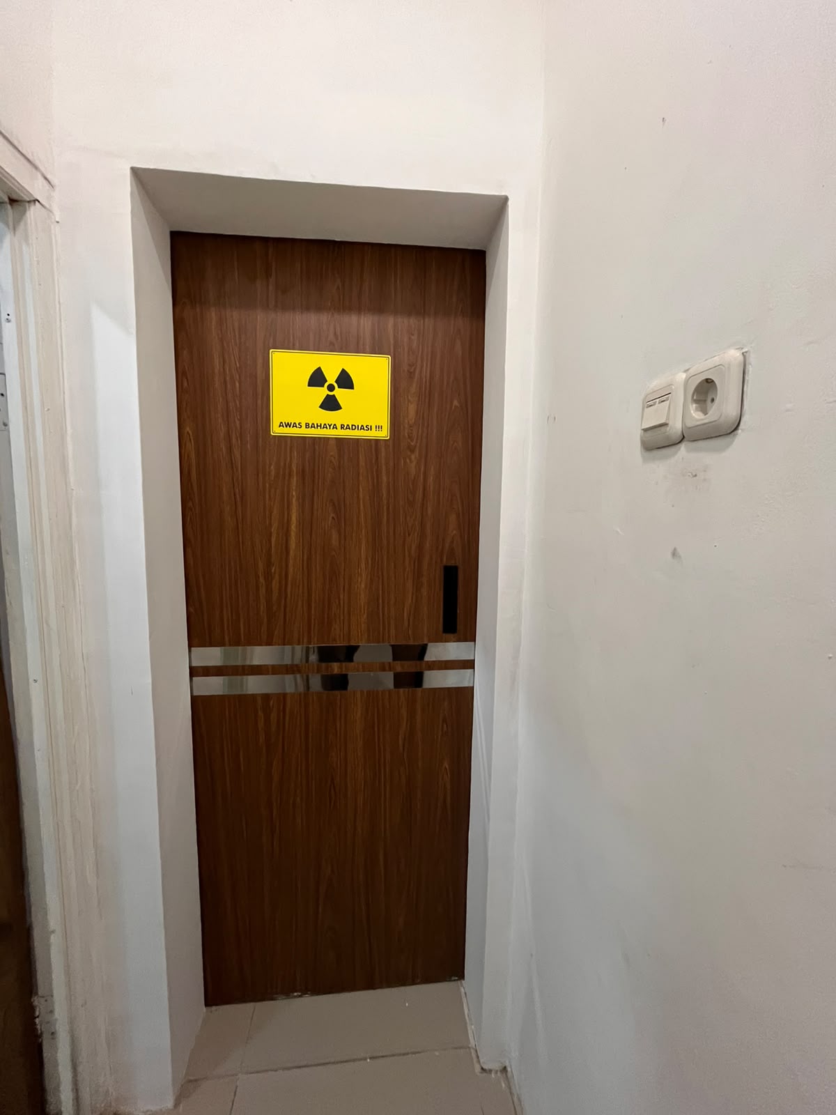 Automatic Radiation Door
